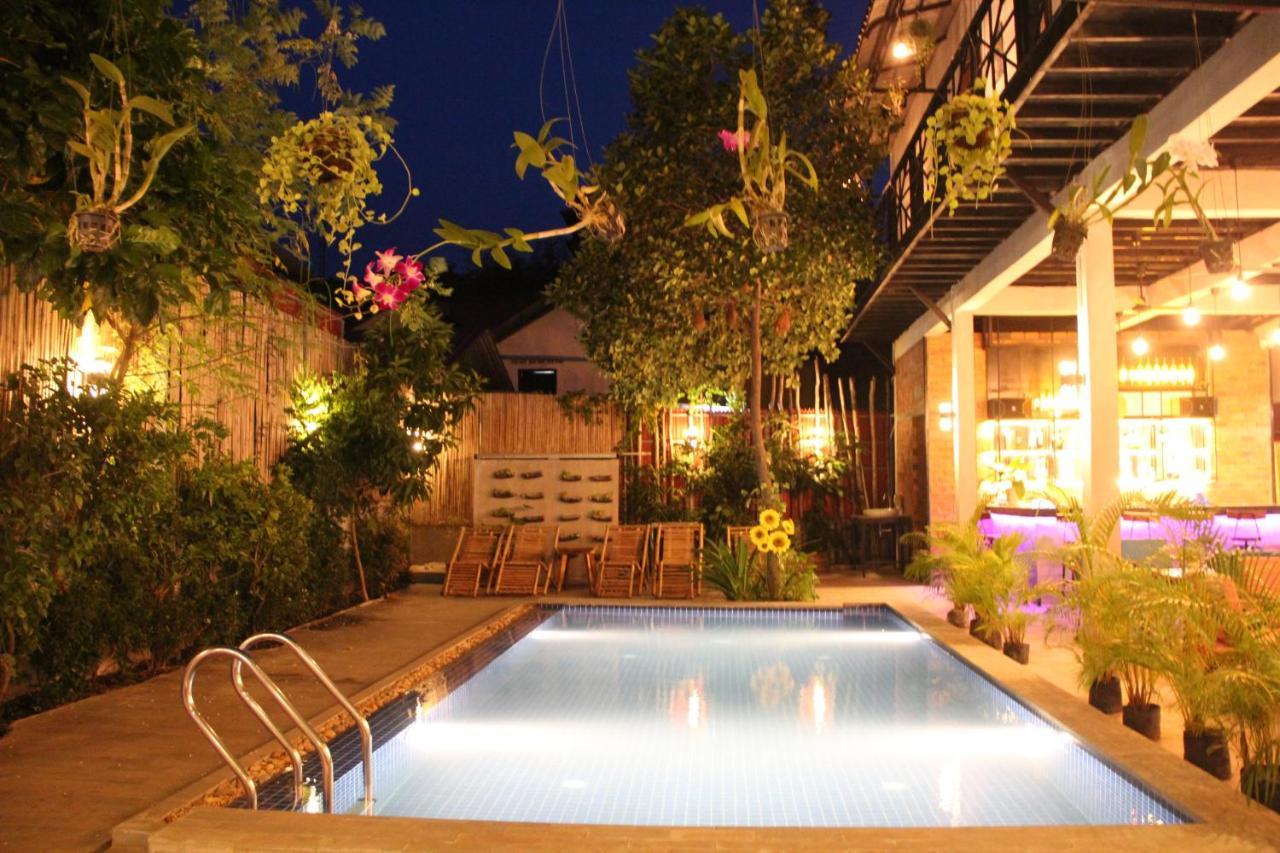 1953 Siem Reap Hostel Exterior photo